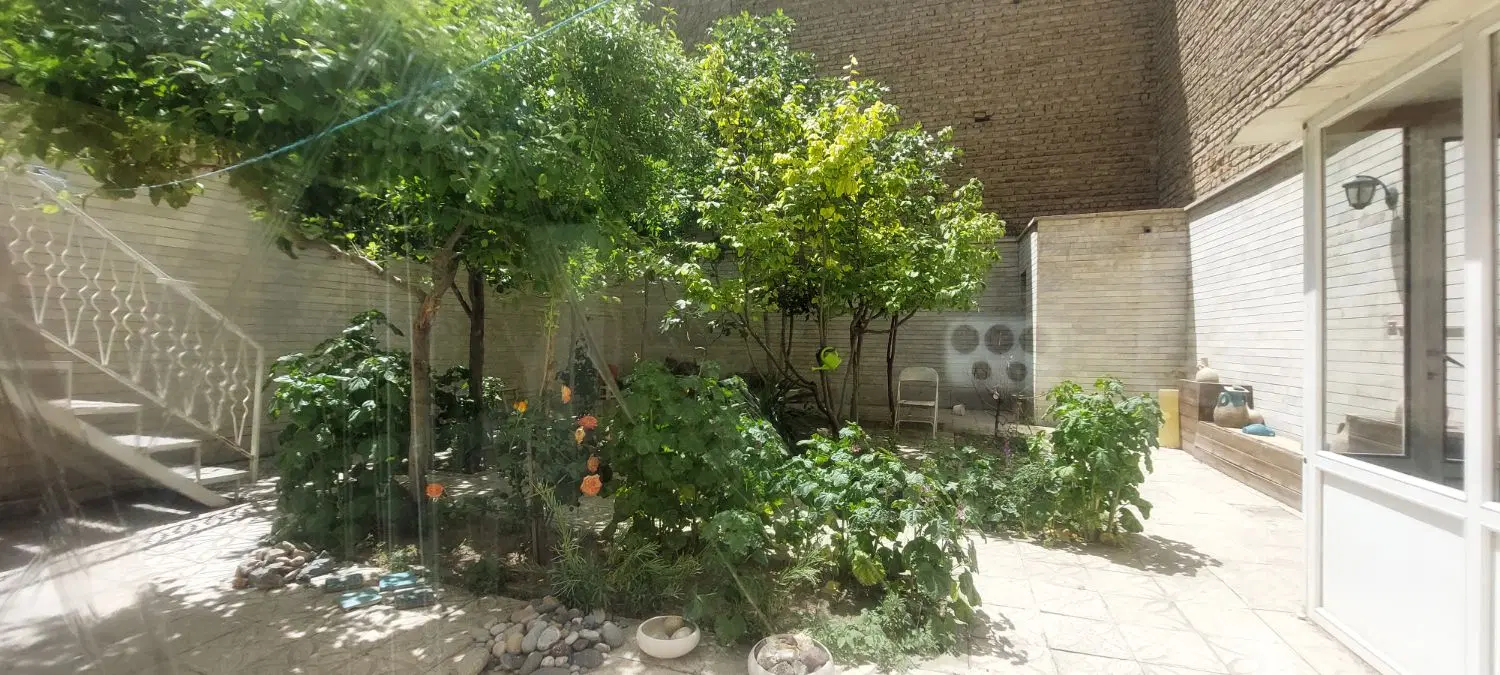 فروش یک خانه ویلایی ۳ طبقه  مستقل خیابان جهان تاش
