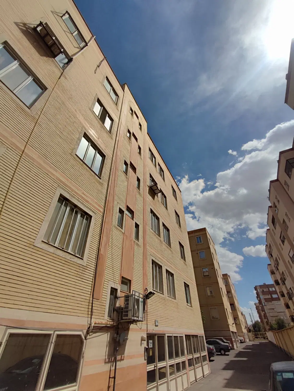 ۸۳متر سنددار بلوار تقوی پارکینگ مسقف