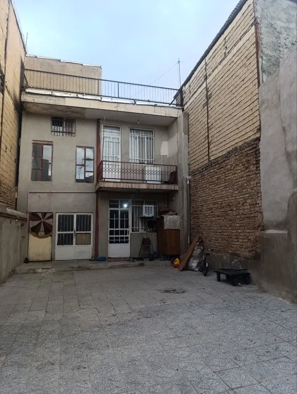 خانه ویلایی ۲۲۰ متر