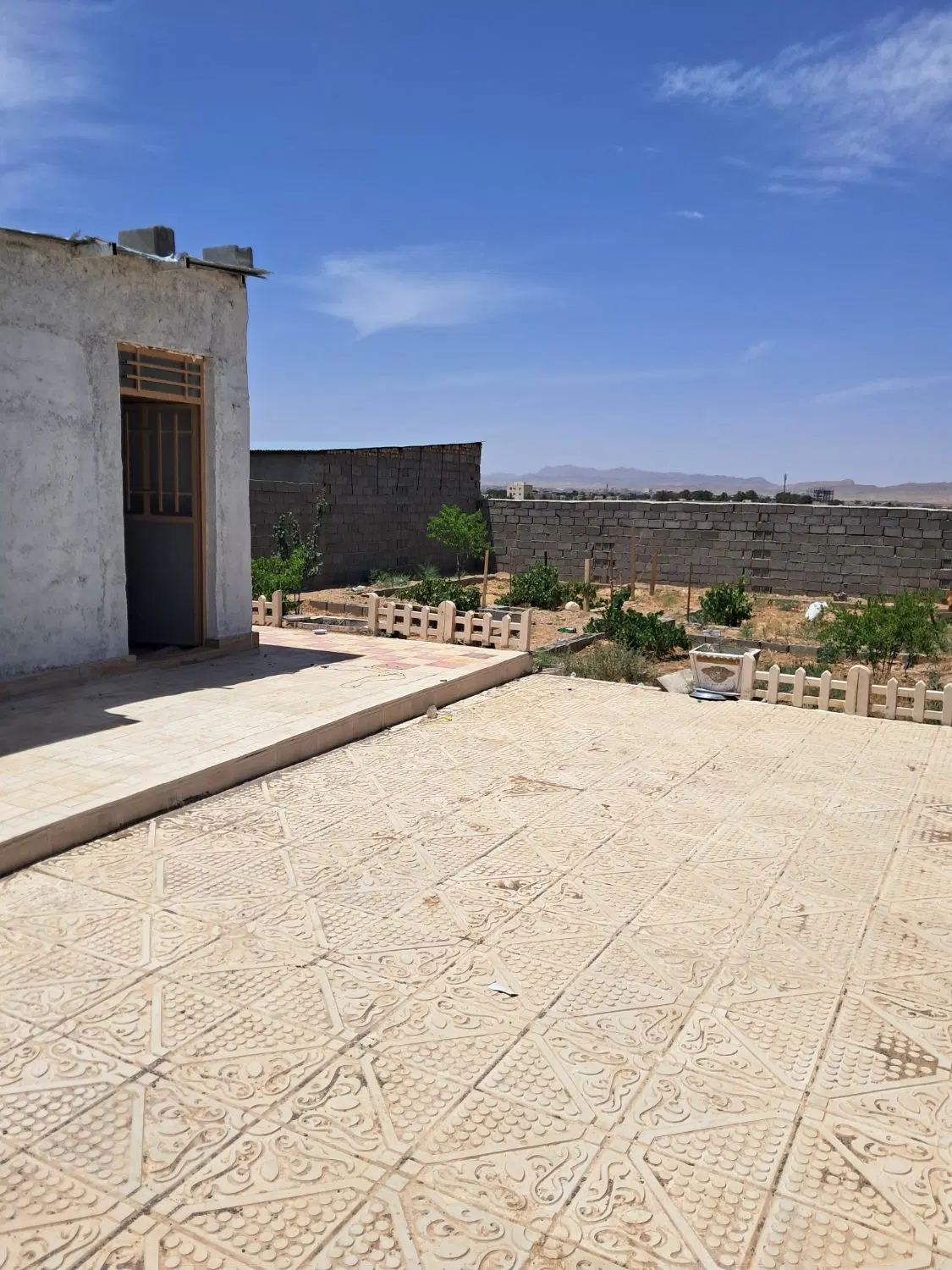 باغ به متراژ ۳۷۰ متر اماده استفاده با خونه ۴۲ متری