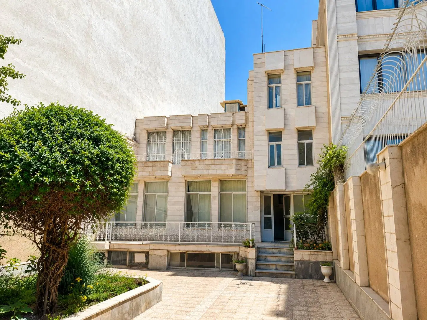 بهترین موقعیت در وکیل آباد مشهد