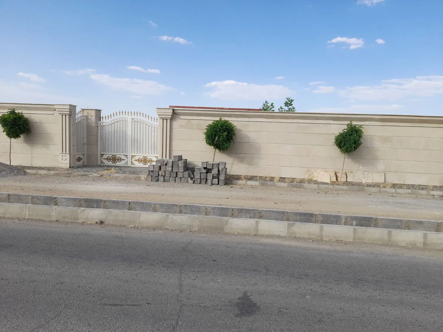 حدودا ۹۰۰متر زمین جهار دیواری طرح هادی