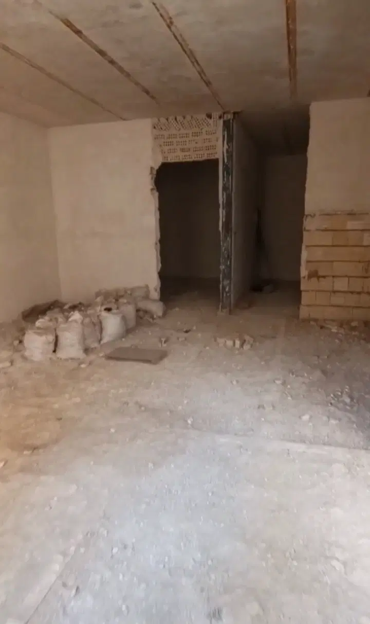 آپارتمان 3طبقه سفت کاری