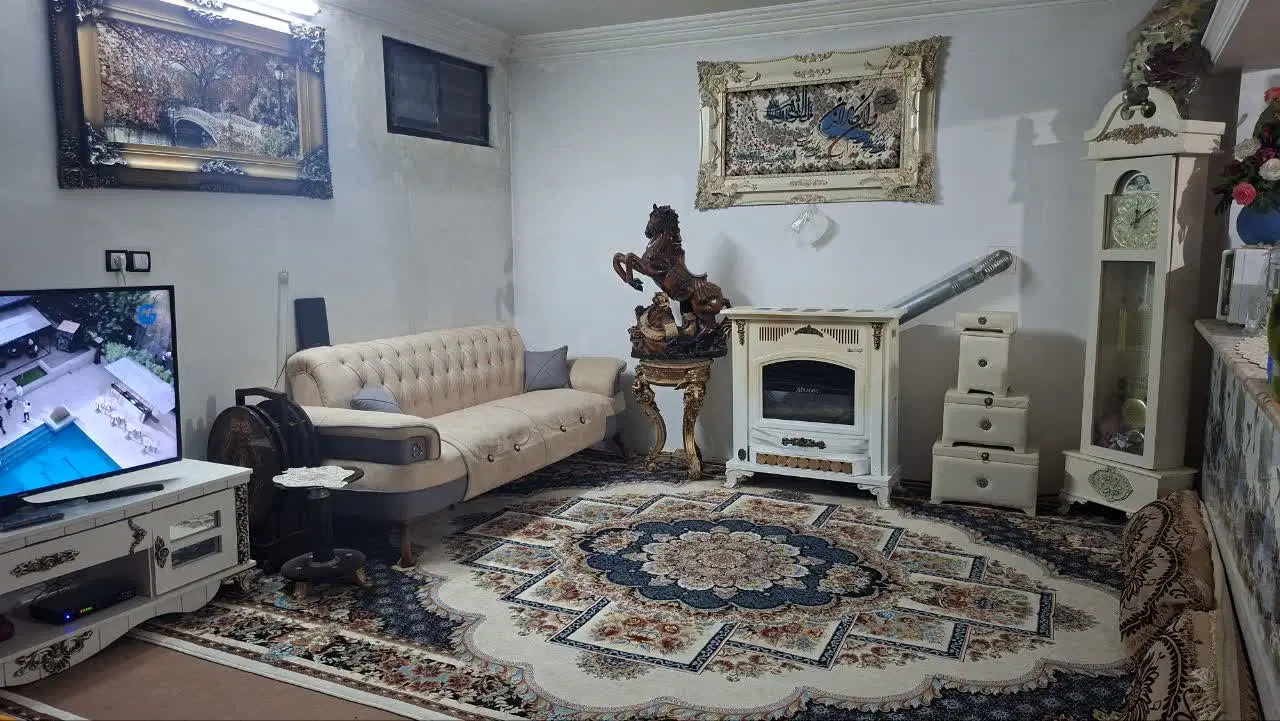 خانه ۱۰۰ متری طبقه دوم حر ۶۶ پلاک ۴۷
