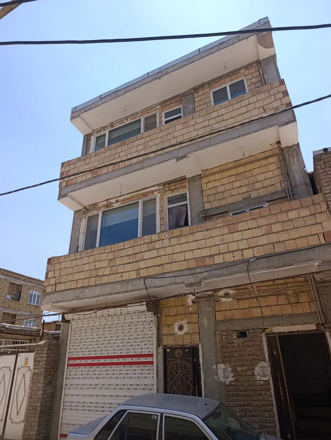 خانه سه طبقه سه سرویس کامل با یک مغازه در بادکی