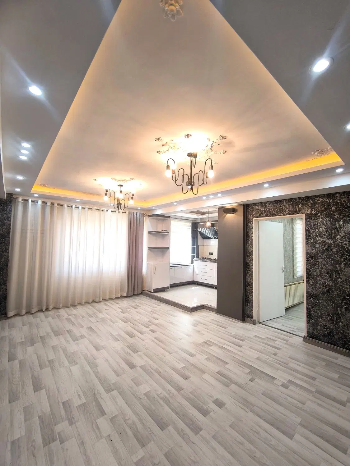 آپارتمان فوق لوکس سهند ۵۵ متر تکخواب فاز ۱ فیروزه