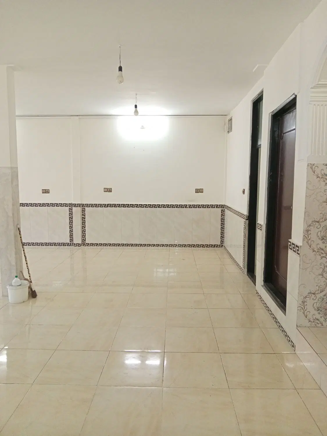 ۹۵ متری طبقه اول رهن کامل