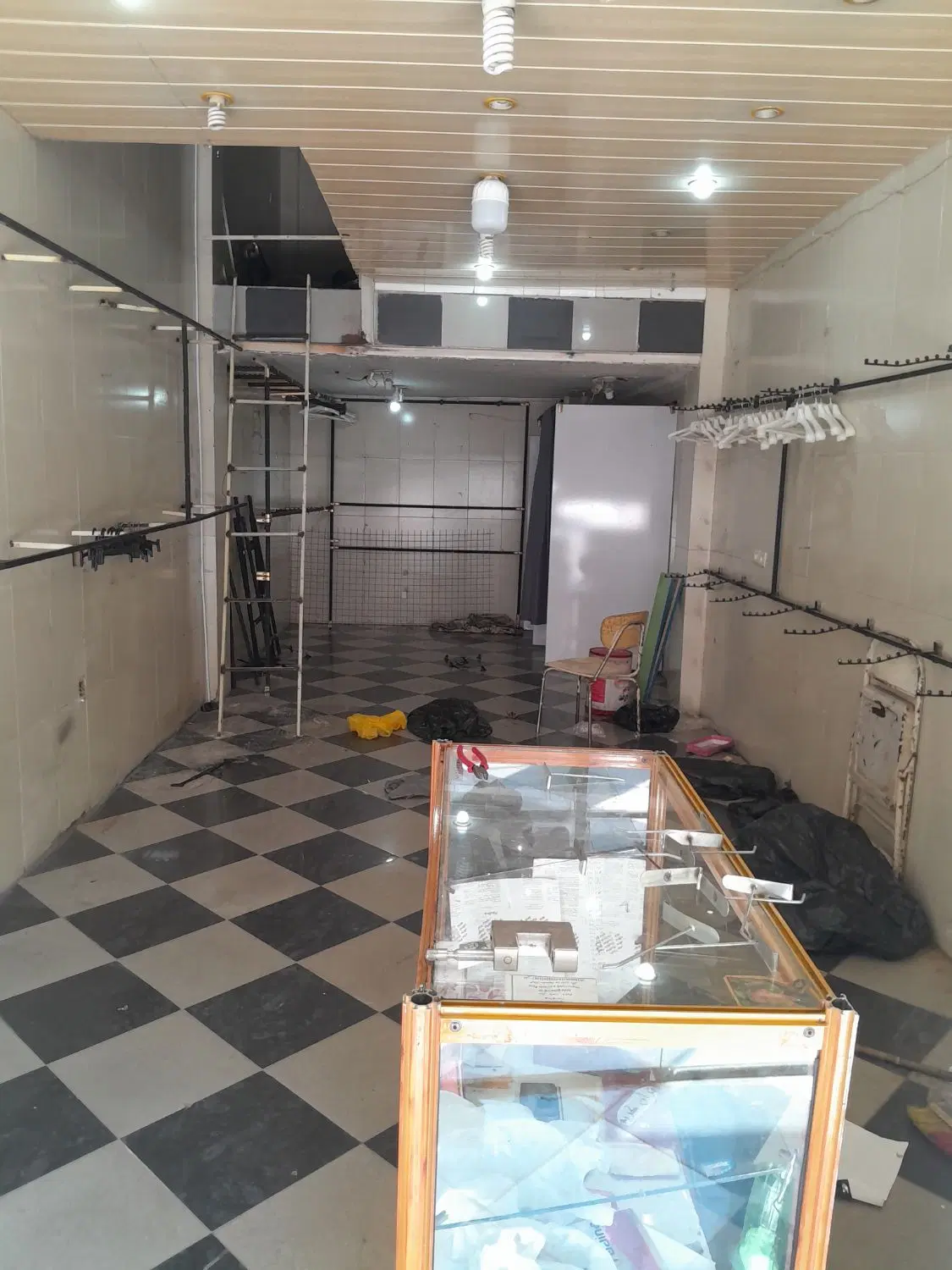 رهن واجاره مغازه 60 متری نادری