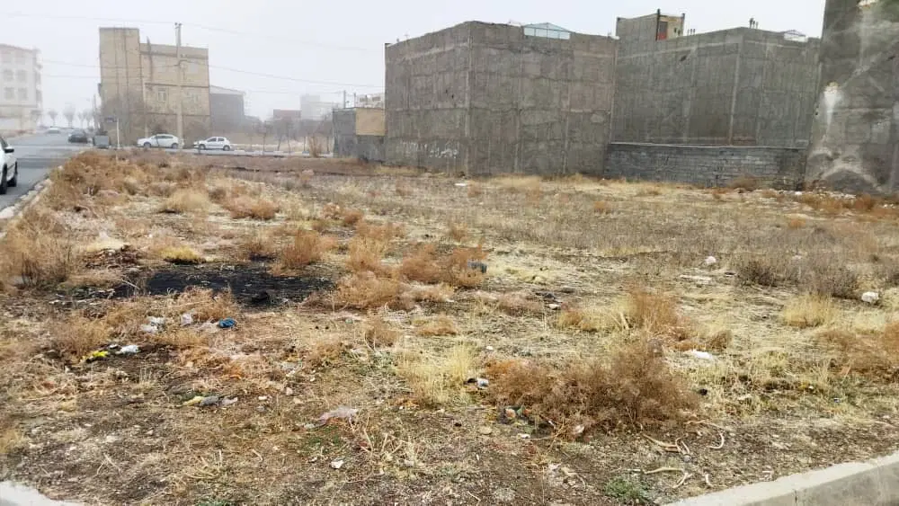 ۳۲۵ متر زمین سند دار