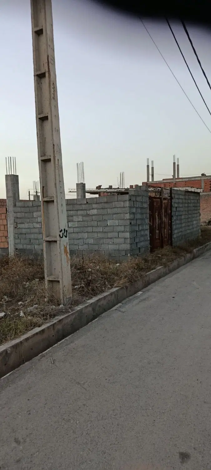 ۱۲۰ متر زمین نیمه ساز سند دار شمالی کوچه ۸ متری