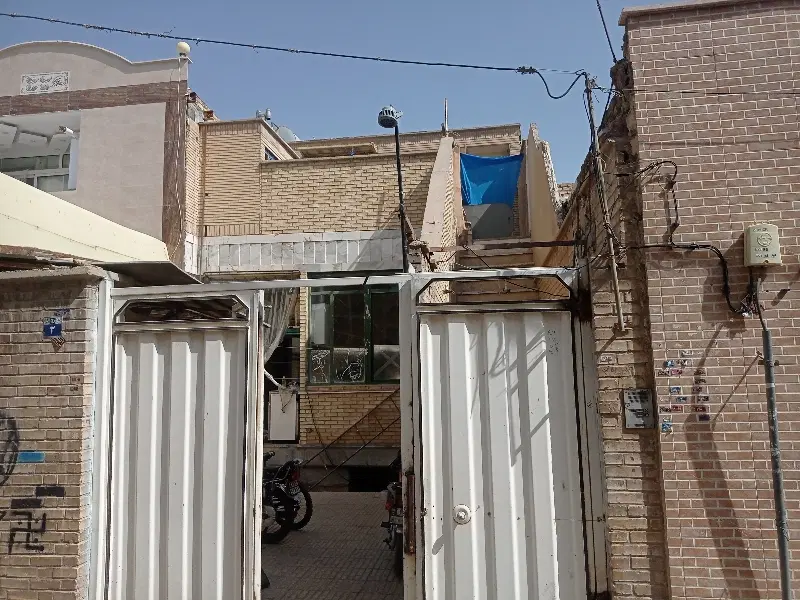 با سلام فروش یا معاوضه منزل دو طبقه 110متری.