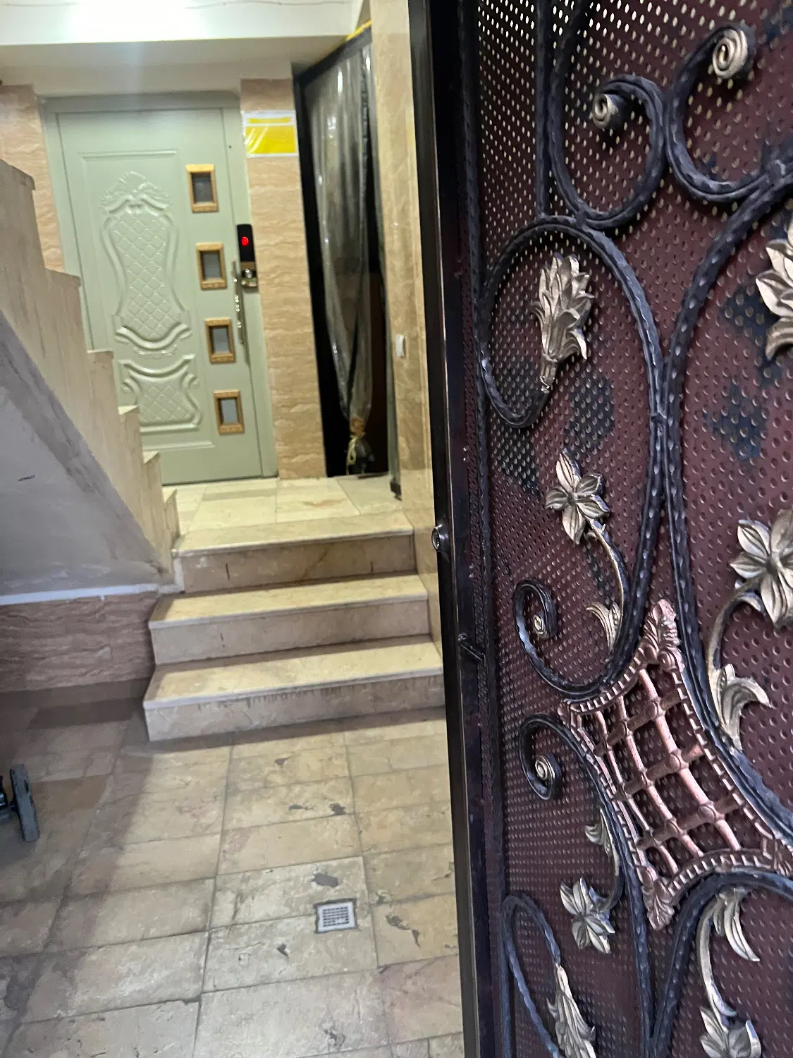 آپارتمان ۱۲۵متری با ۳۰متر حیاط