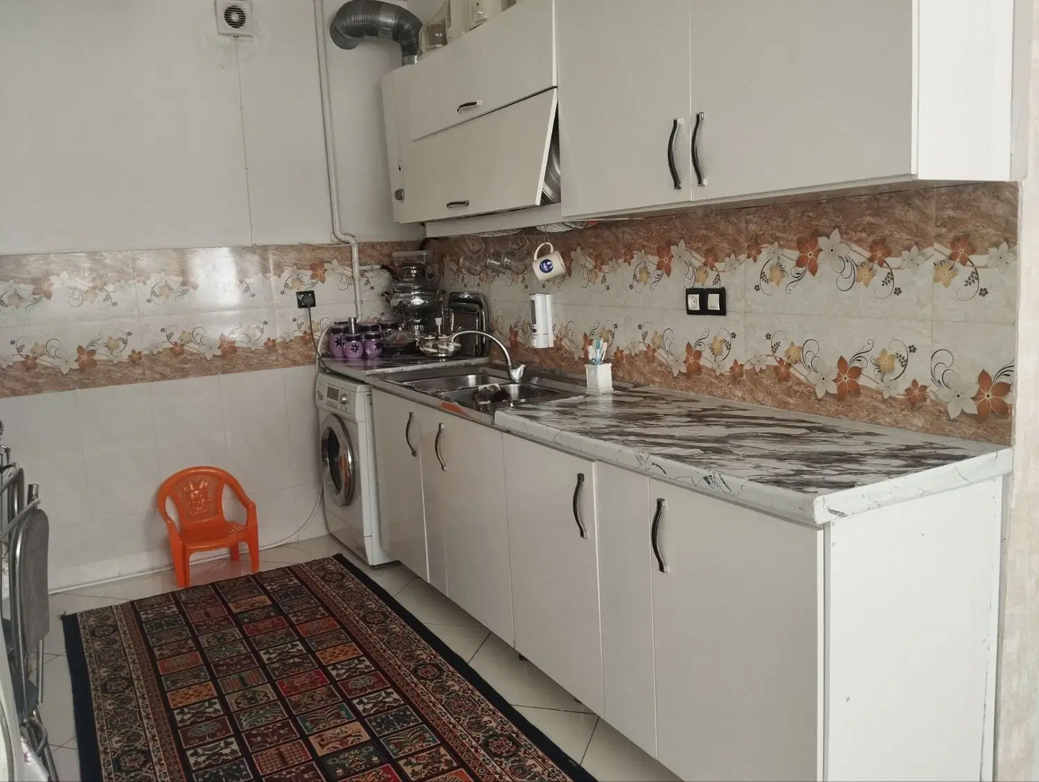 یک طبقه آپارتمان طبقه اول باز سازی شده بسیار تمیز