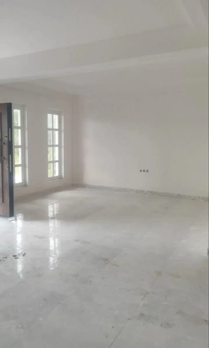 فروش ویلای حیاط دار .دور محصور