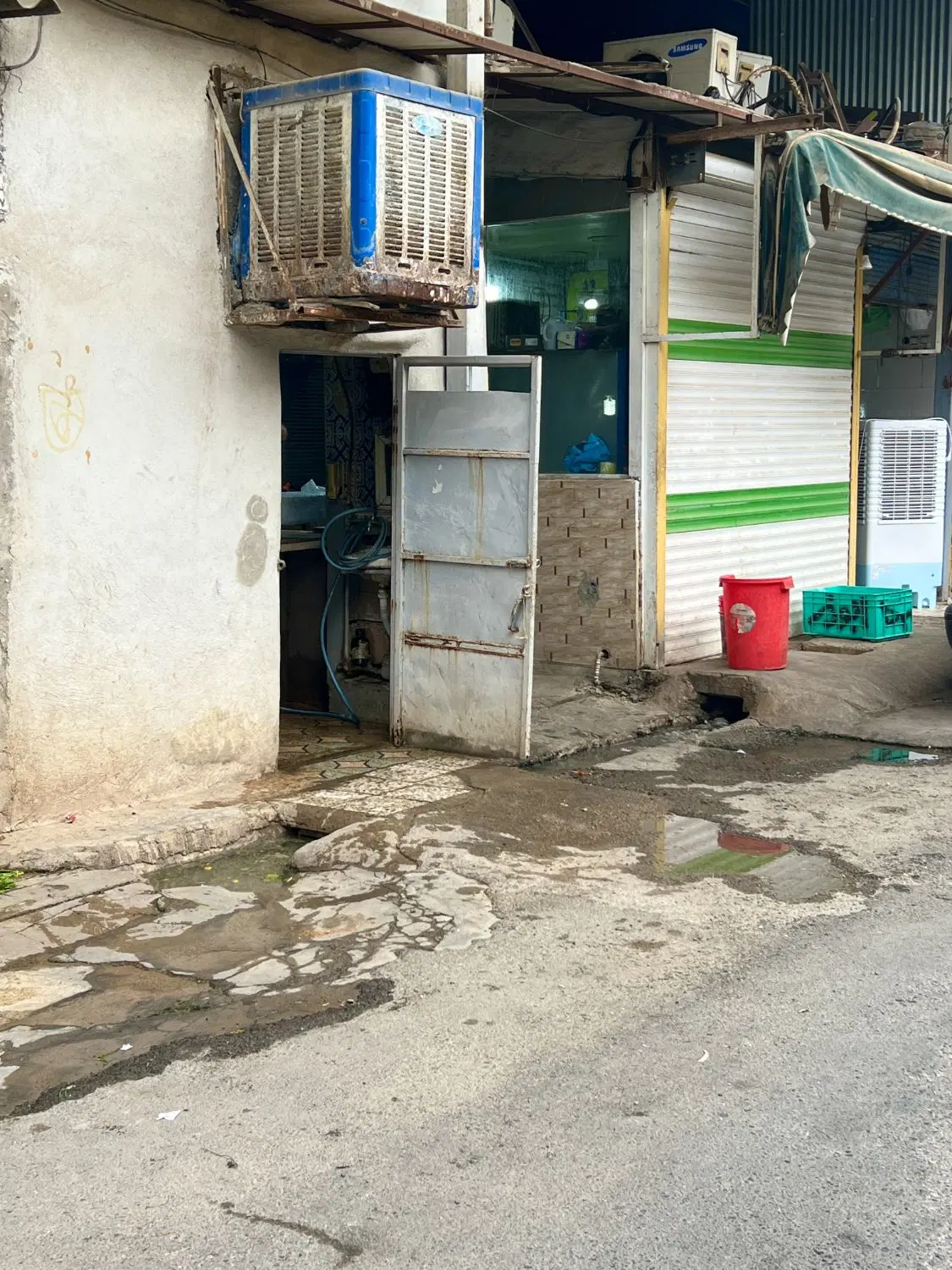 مغازه تجاری در بازار  سر سه نبش