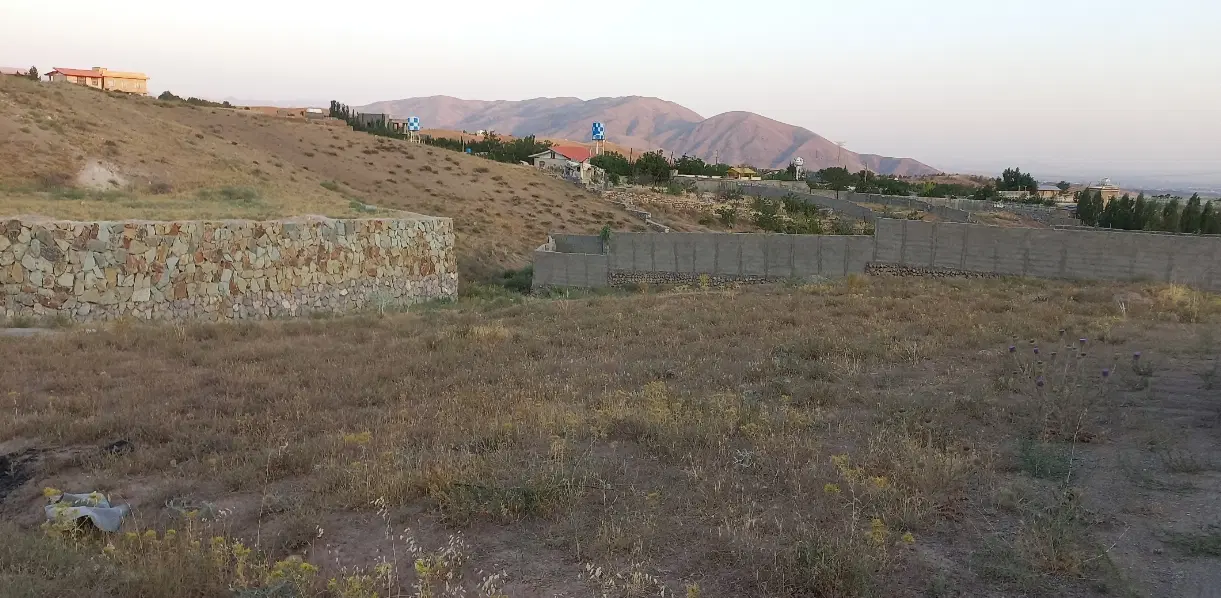 فروش زمین ب متراژ ۶۰۰ متر