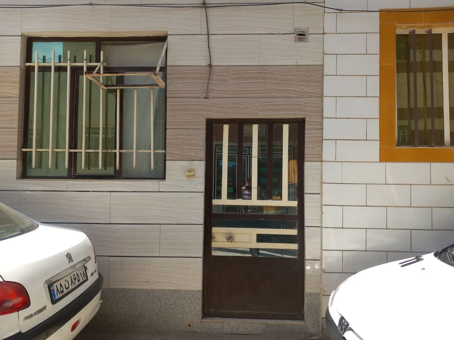 یک واحد آپارتمانی ۸۰ متری طبقه هم کف