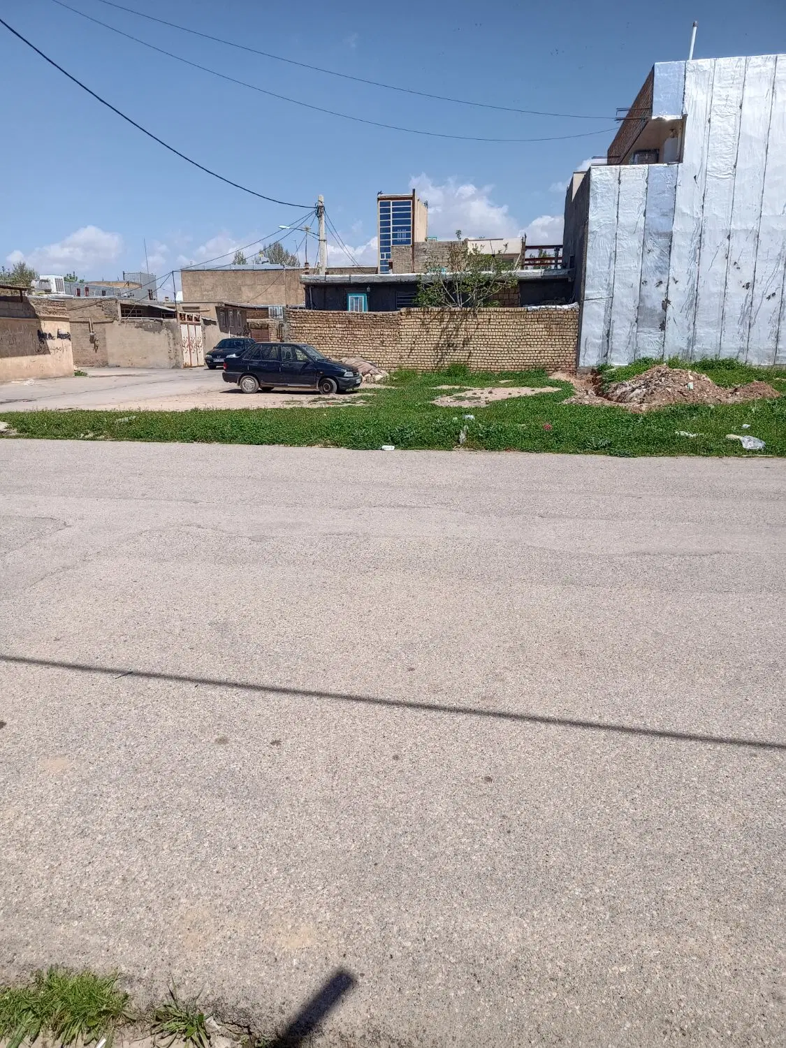 زمین کلنگی در هفت تیر خیابان سپاه