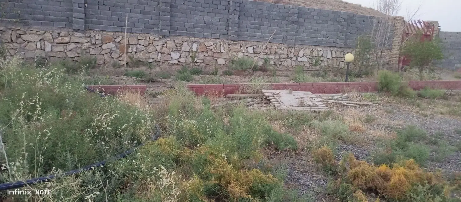 زمین ۴۰۰ متری با ویوی زیبا در دل کوه استرک