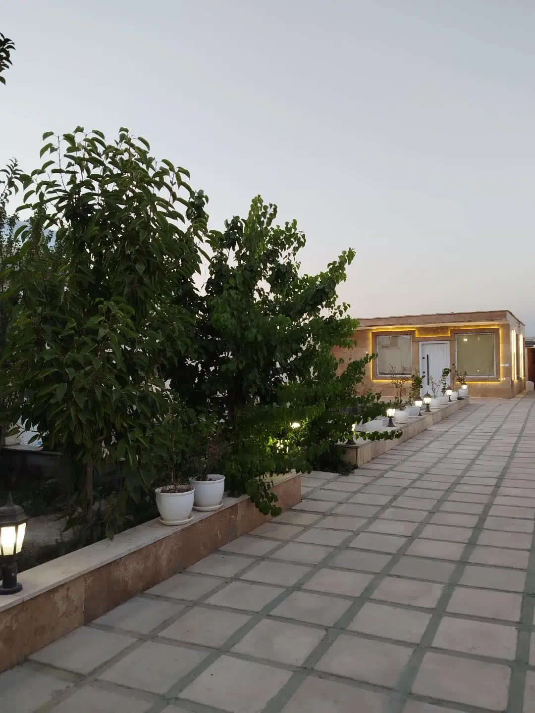 ۴۰۰ متر باغچه ۲ کله داخل مجموعه