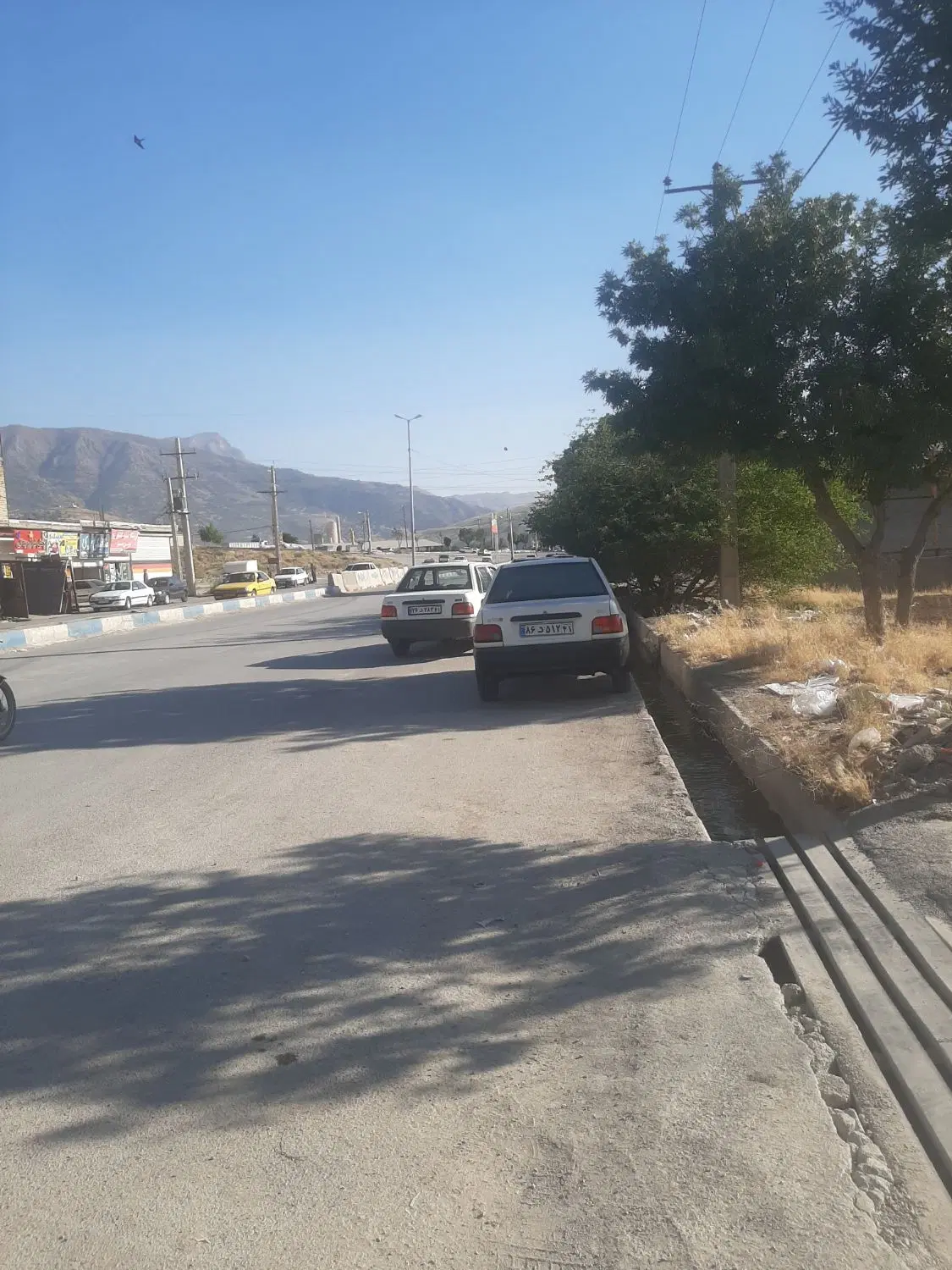 روبرو کوچه شاهد یک  خط اصلی  ناصرالدین
