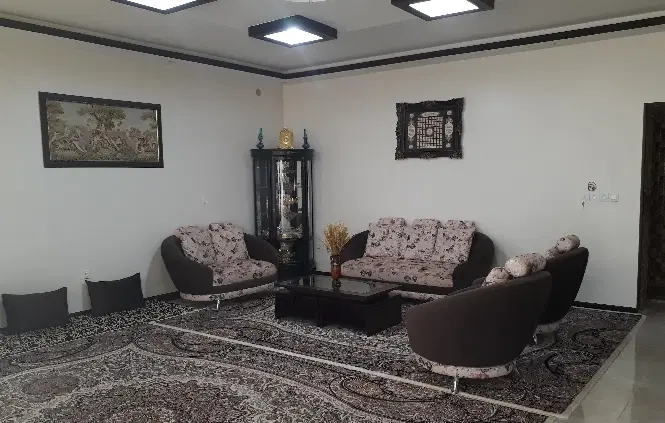 فروش خانه ویلایی ۲۵۰متری+۷۰مترزمین تجاری سده لنجان