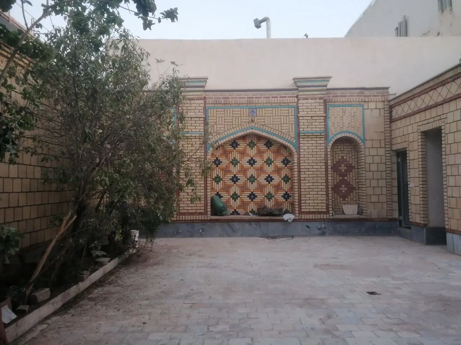 اجاره منزل ویلایی دربست با نمای سنتی