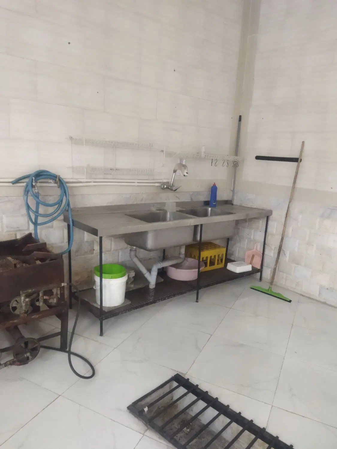ا جاره مغازه 100متری تعمیر شده تمیز