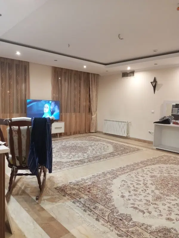 ۸۵ متر _۲خواب_فول امکانات_سالن پرده خور_ سرو