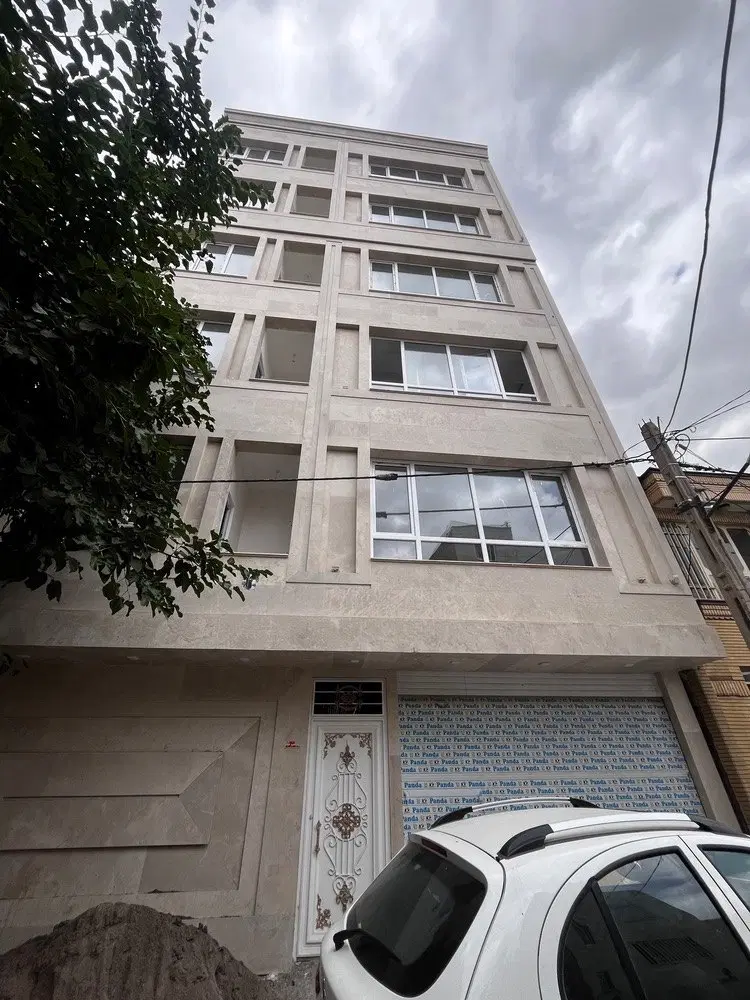 منزل 105 متری در دو طبقه قابل سکونت