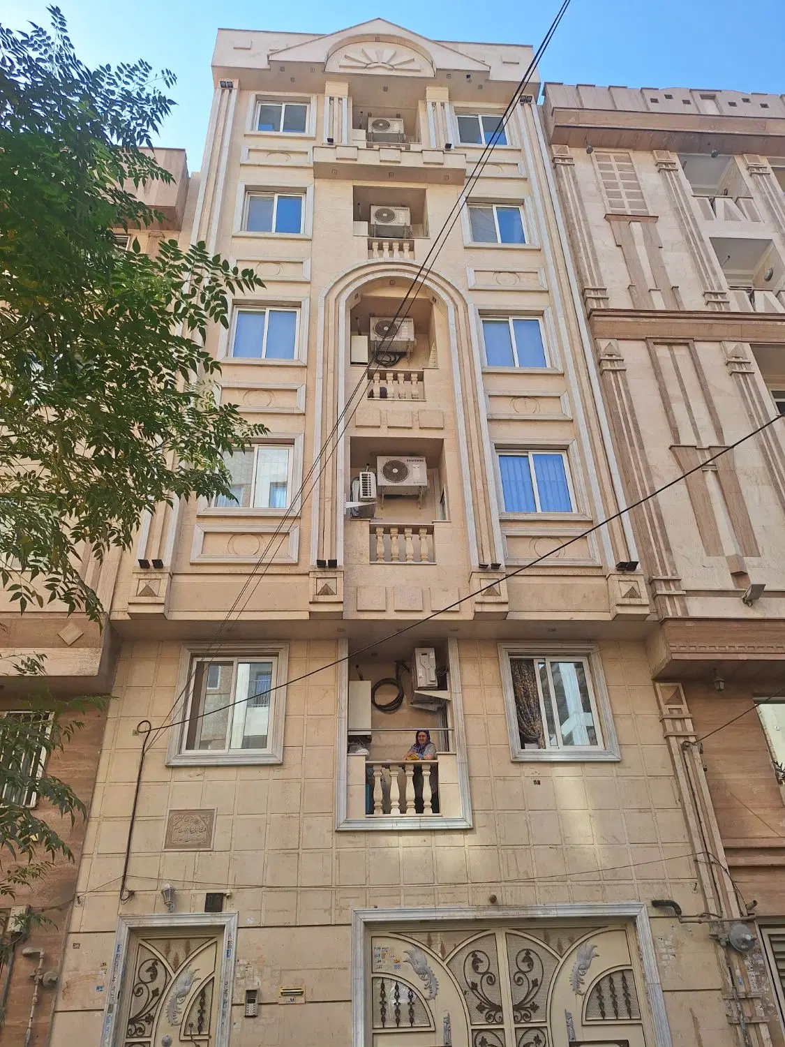 ۸۰ متر آپارتمان شیک دو خواب با پارکینگ