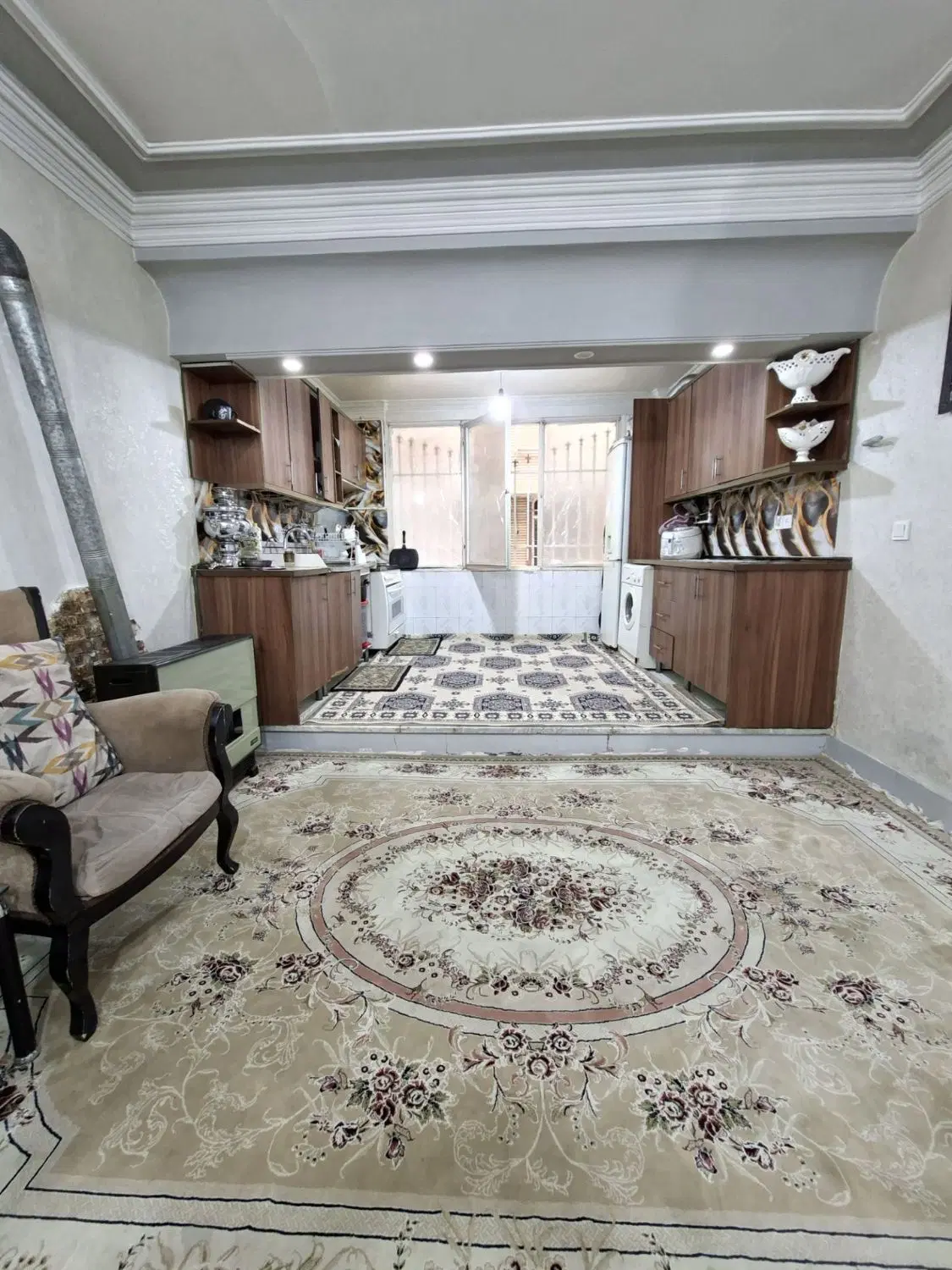 ۱۲۰ متر حیاط دار و زیر زمین خوش نقشه تمیز وشیک
