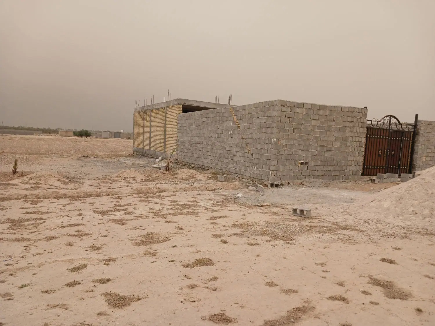 زمین روبروی بیمارستان ولی عصر