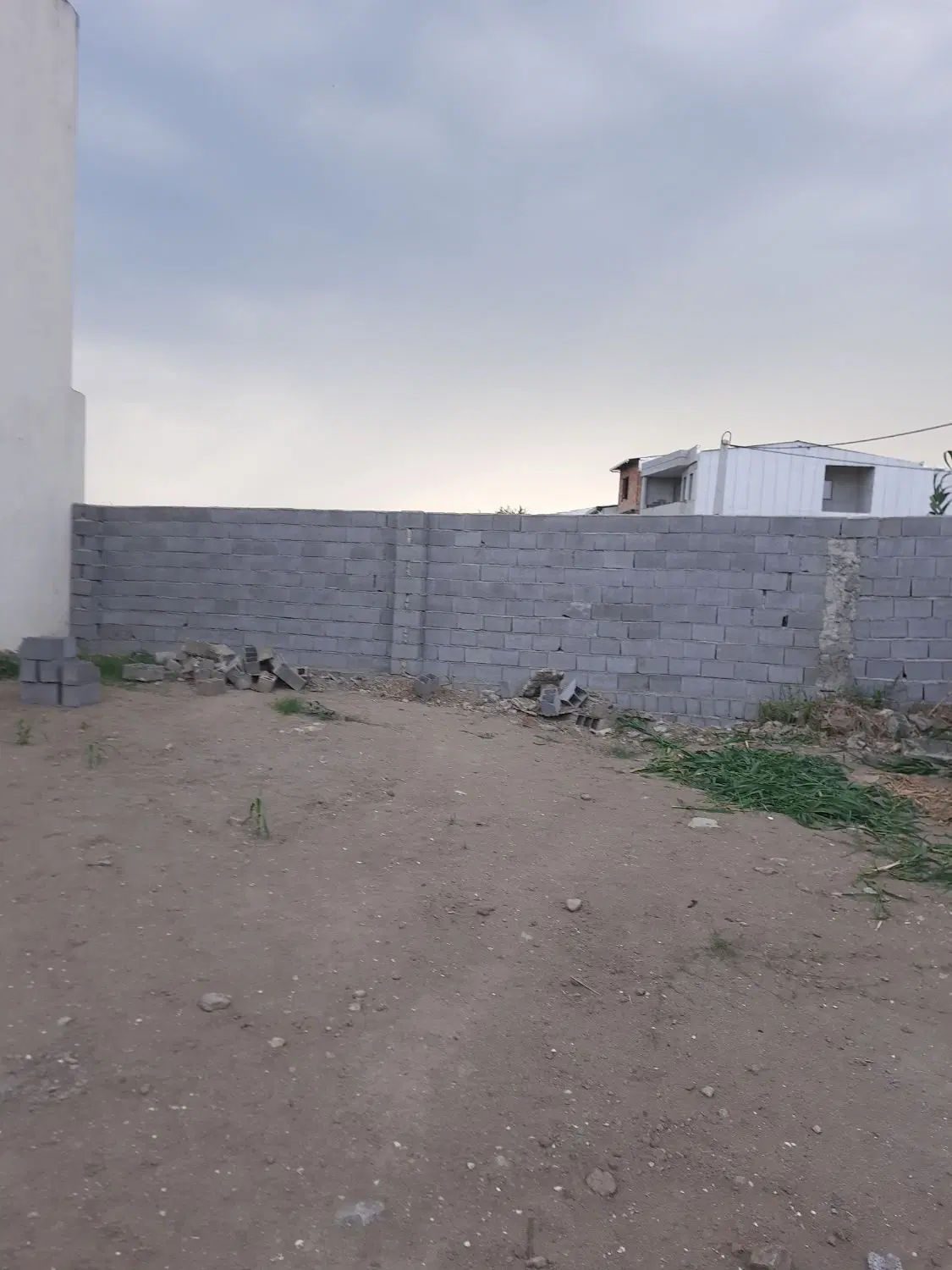 زمین پشت میزبان دونبش