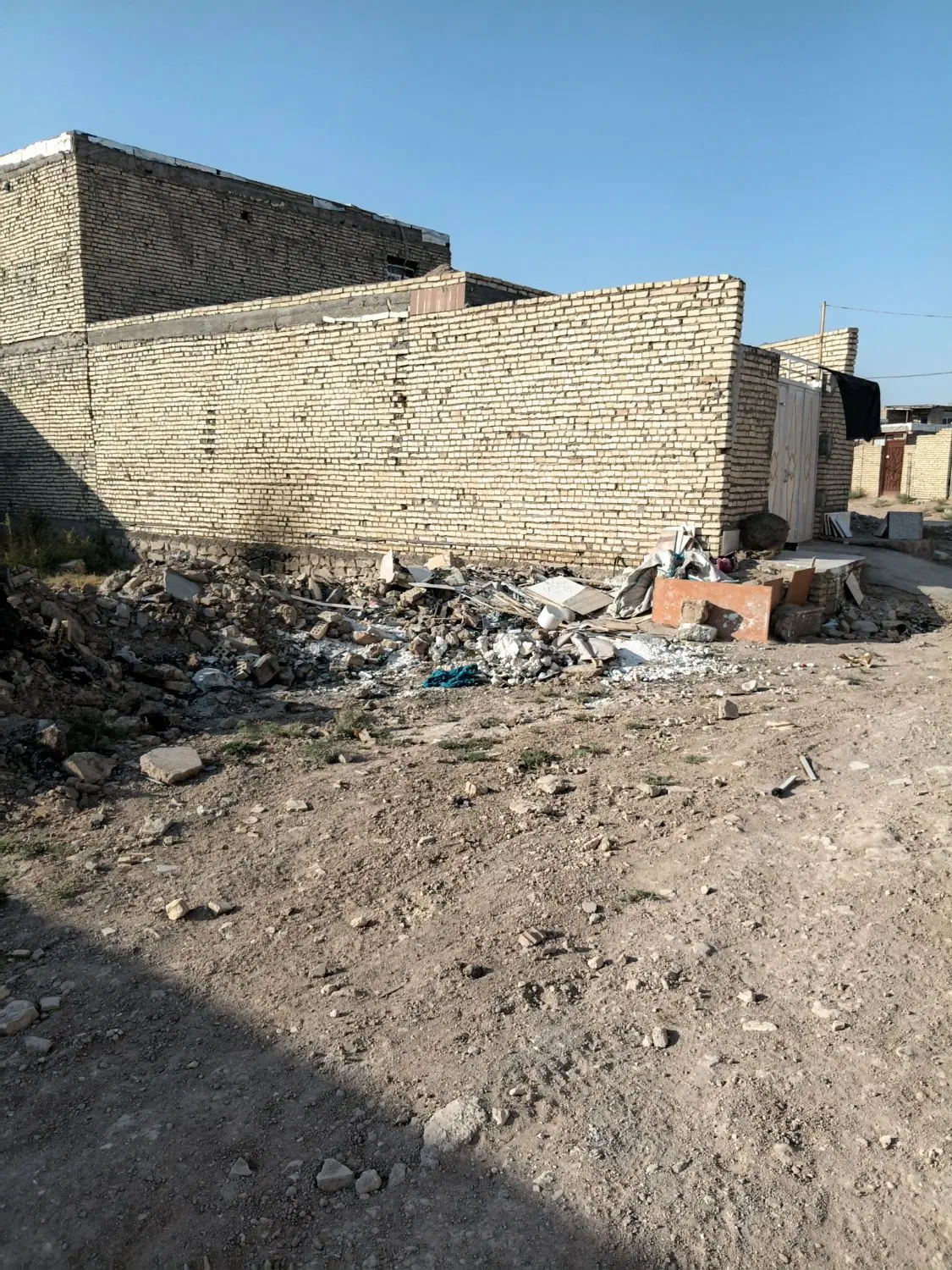 زمین ۱۳۰ متر در مندلی
