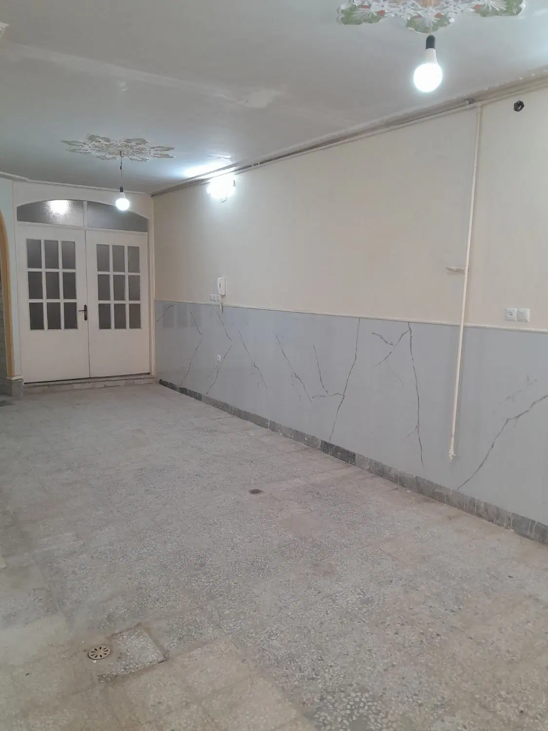 زیرزمین ۹۰ متر گلخانه ای