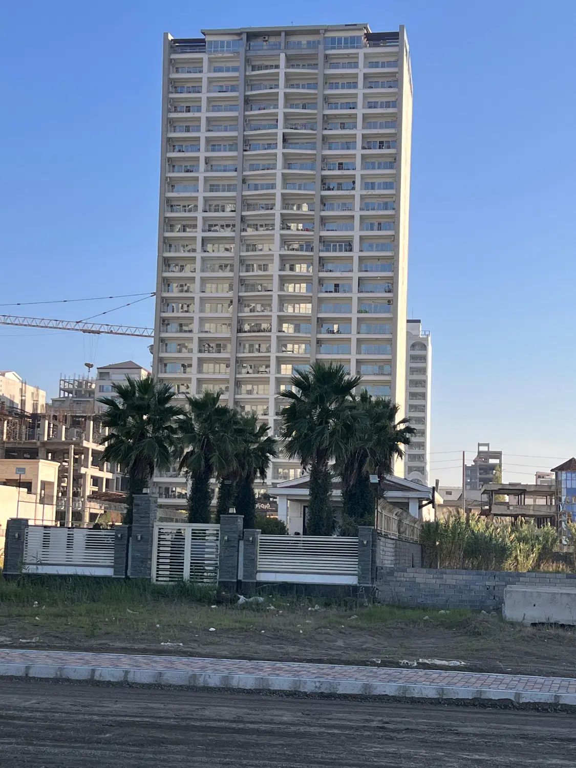 ۱۴۰ متر برند بلوار دریا برج فروزان