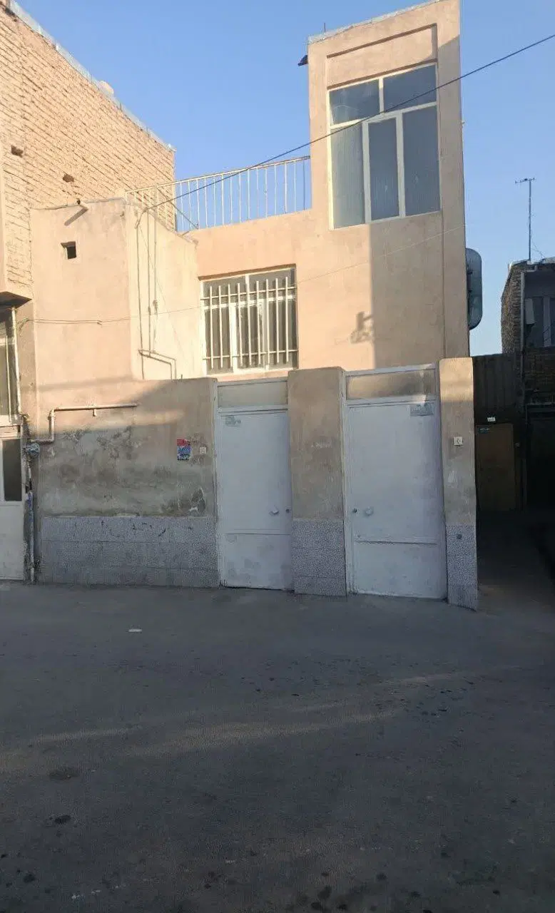 خانه‌ دوطبقه فروشی