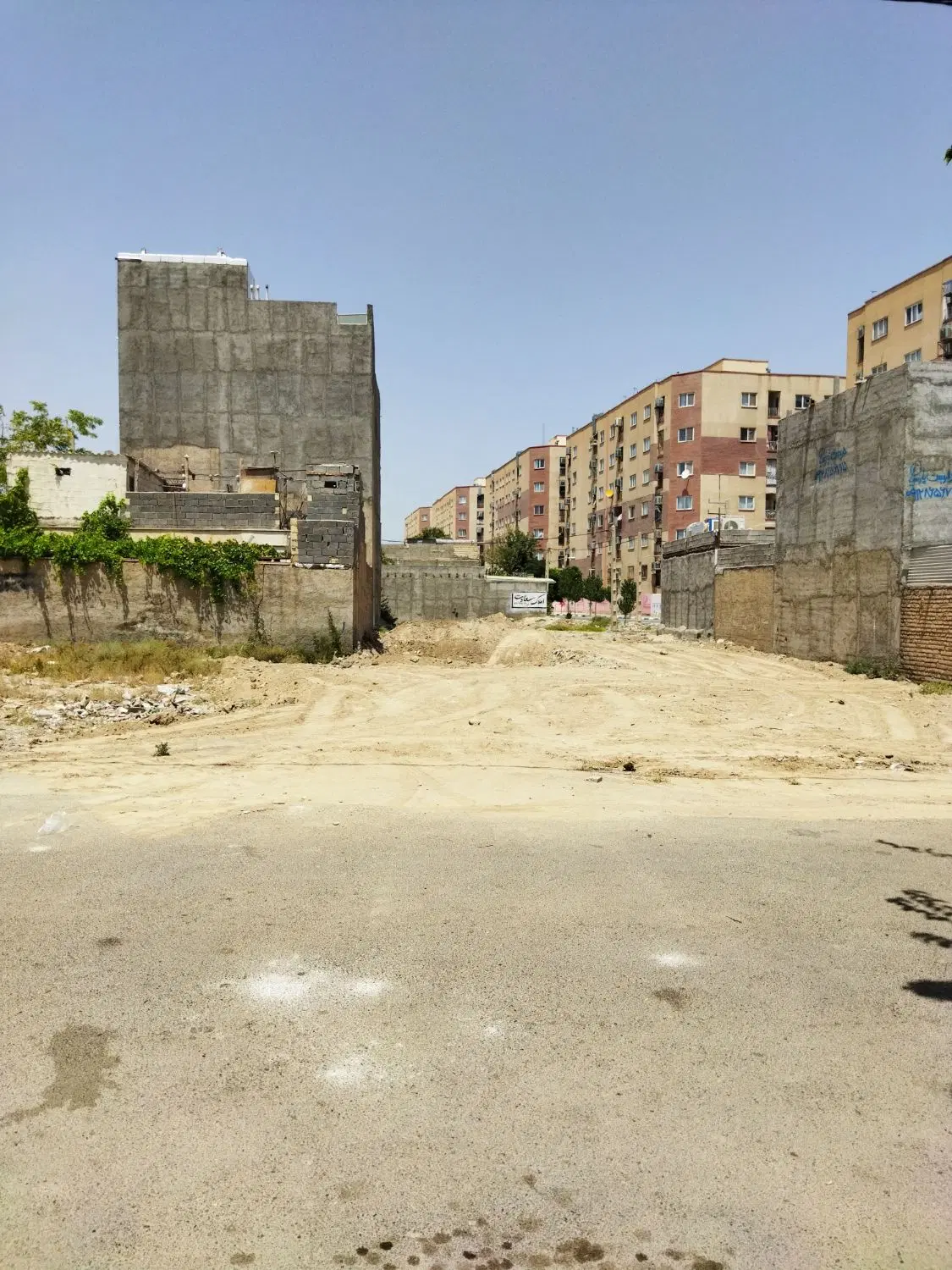 زمین باجوازساخت وفنداسیون ریخته شده