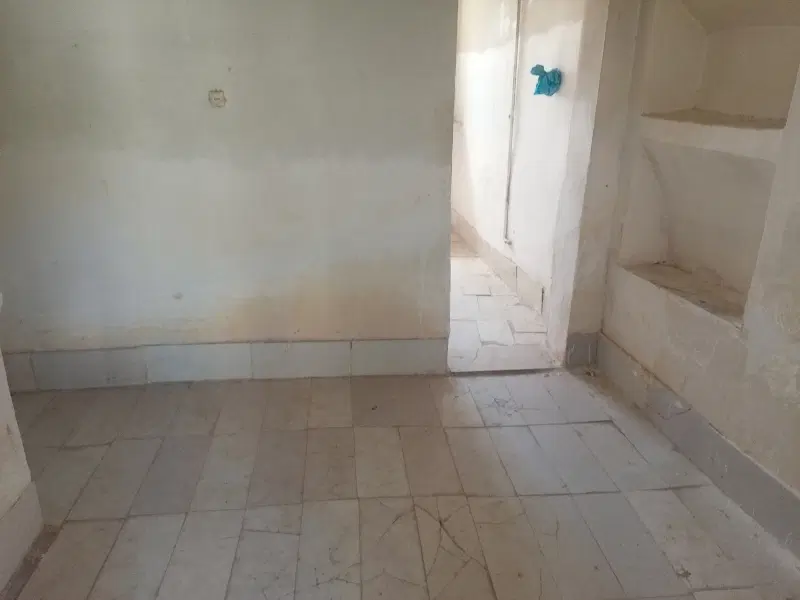 40 متر خانه بسیار قدیمی در آزادگان 11 کاشمر