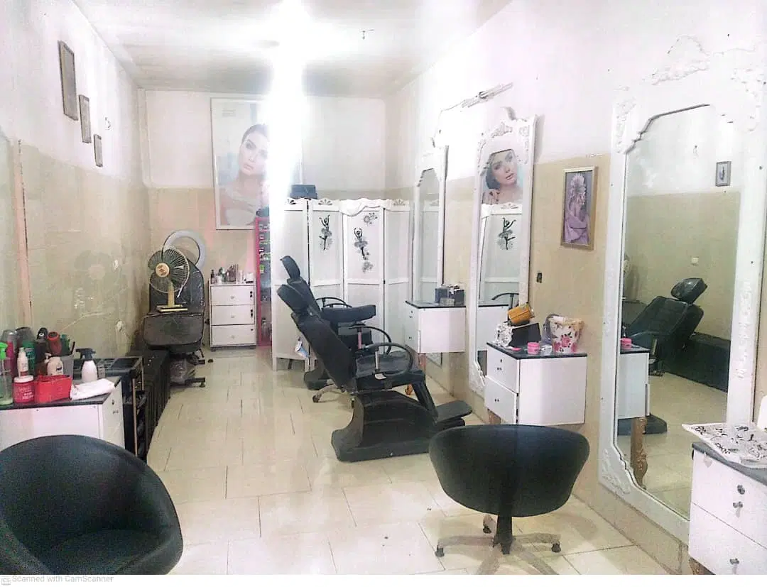 مغازه فروشی