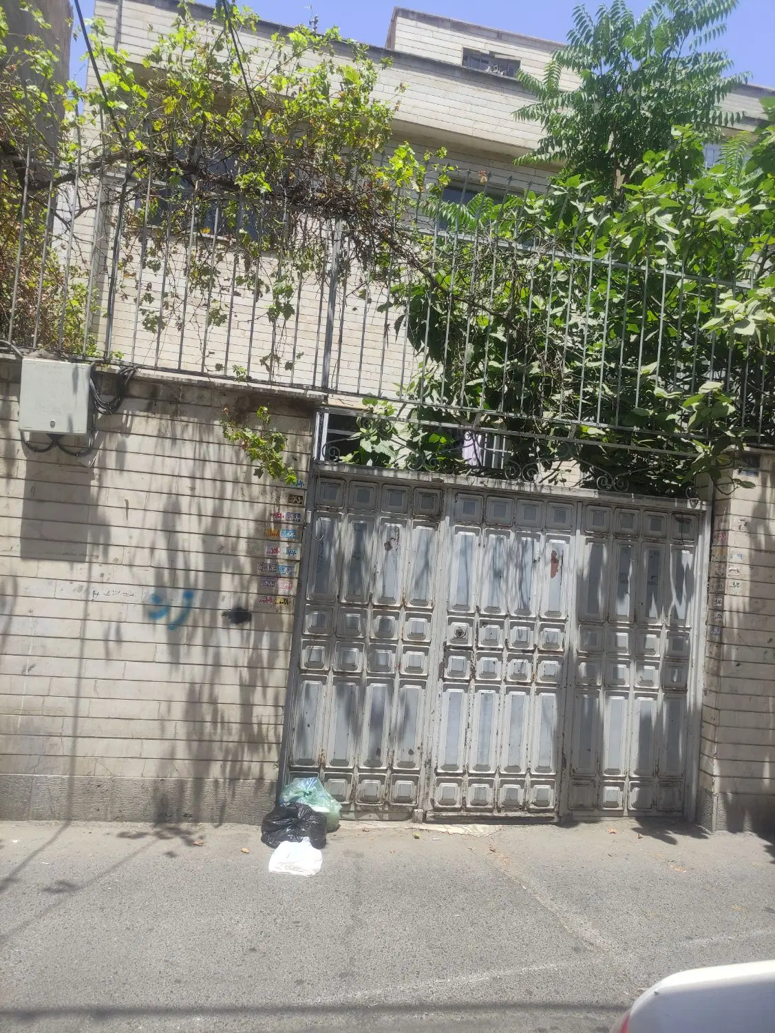 131متر خانه ولیعصر بالاتر از راه آهن