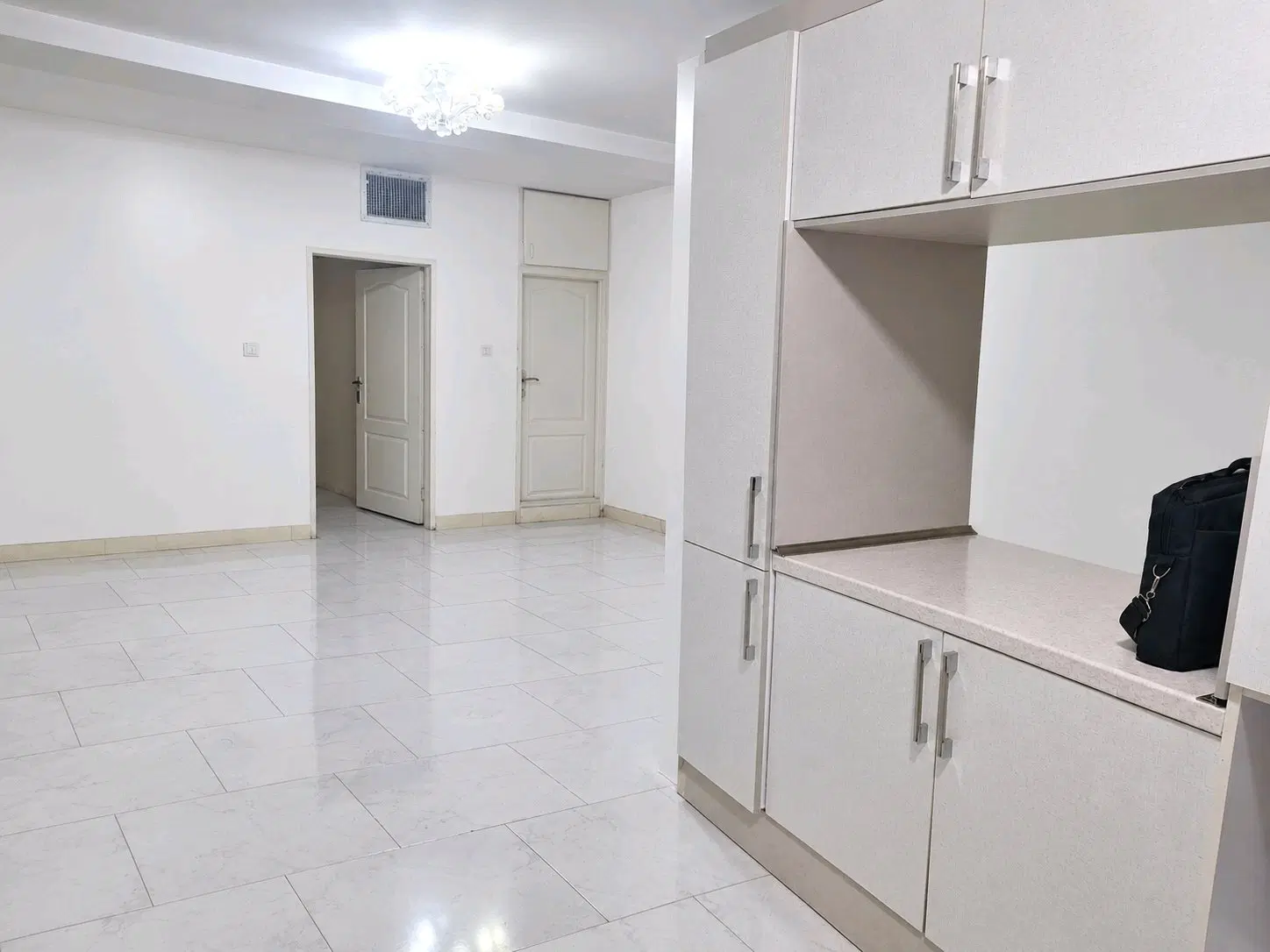 آپارتمان ۵۲ متری ۱۴ سال رنگ آمیزی شده