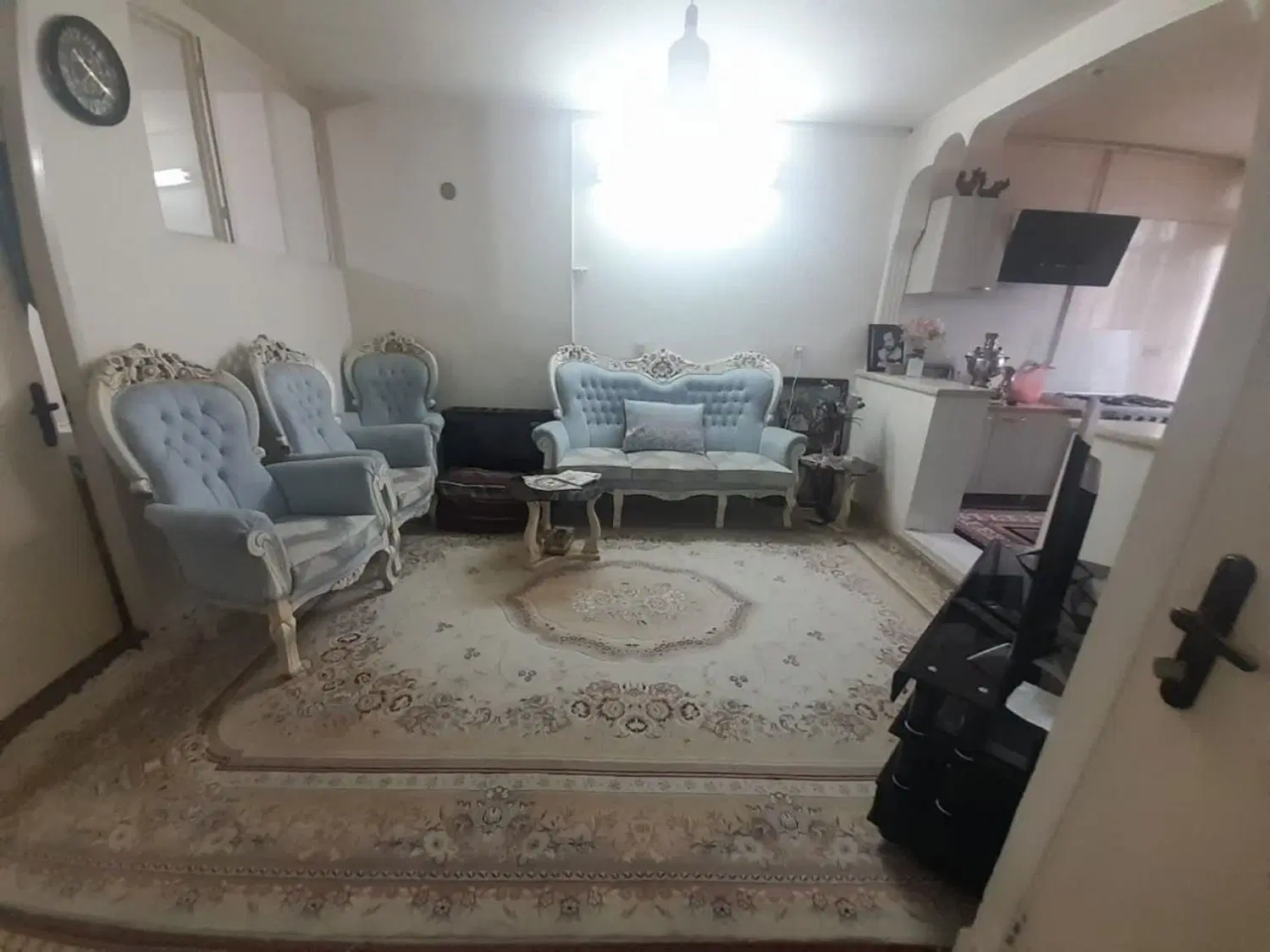 آپارتمان ۷۰ متری ، کف سرامیک..