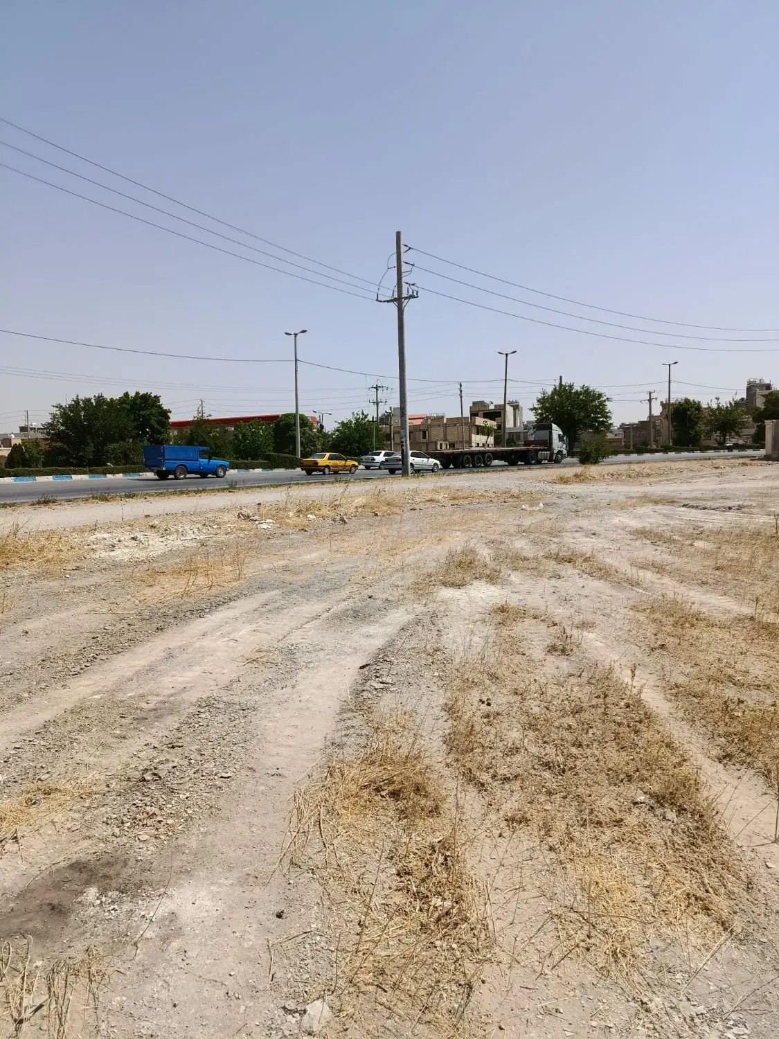 فروش یک قطعه زمین واقع در پشت فرمانداری