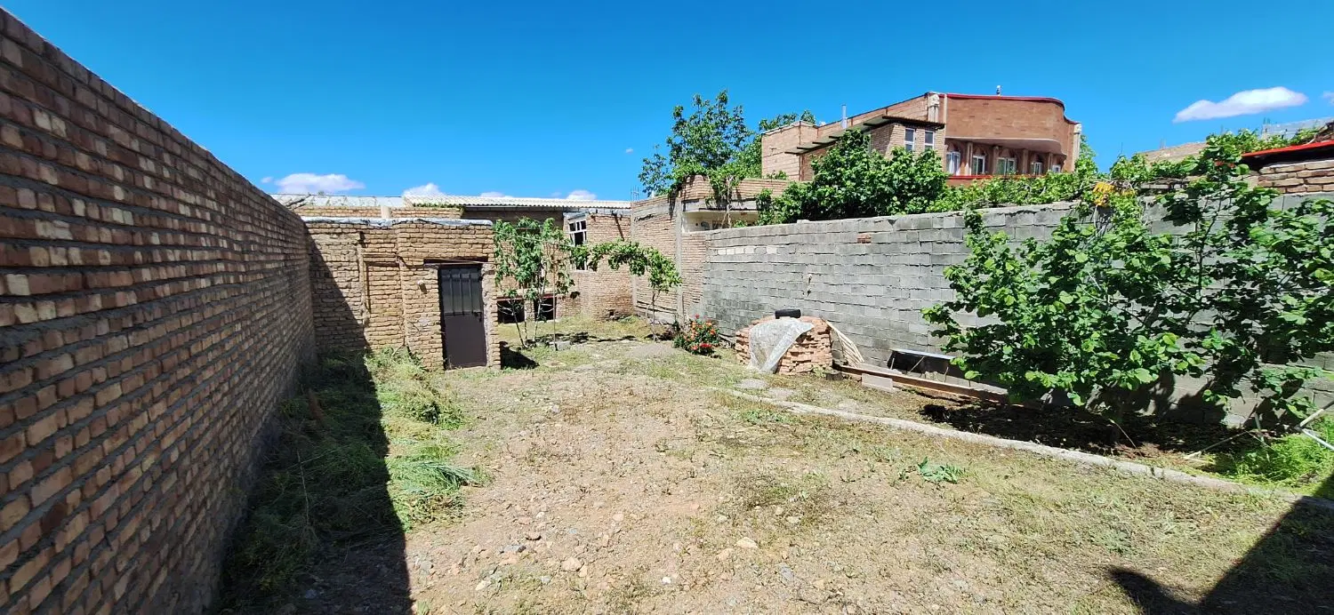 باغ حیاط دنج در روستای ویلایی ملایوسف