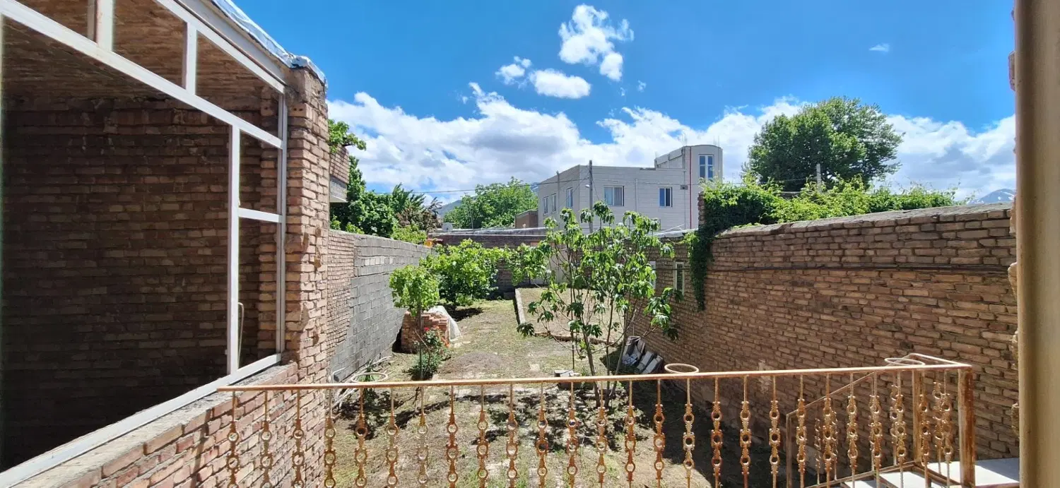 باغ حیاط در روستای ملایوسف مرند اعیان نشین