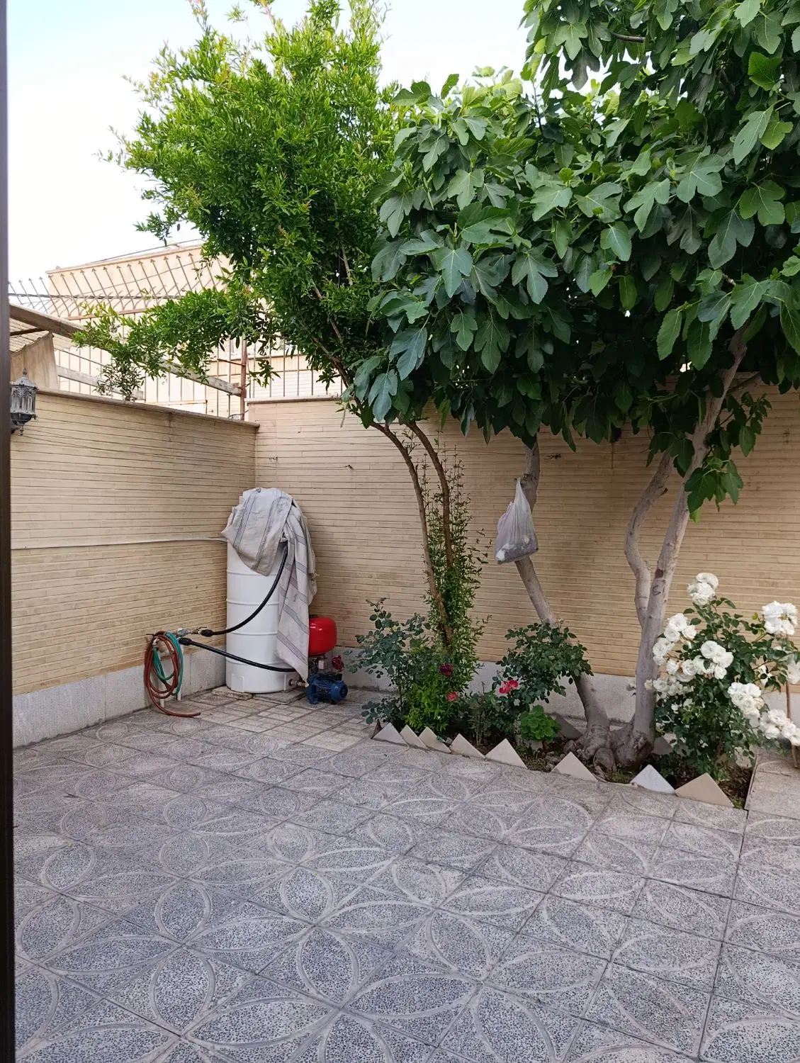 خانه ویلایی یک طبقه خیابان کاوه