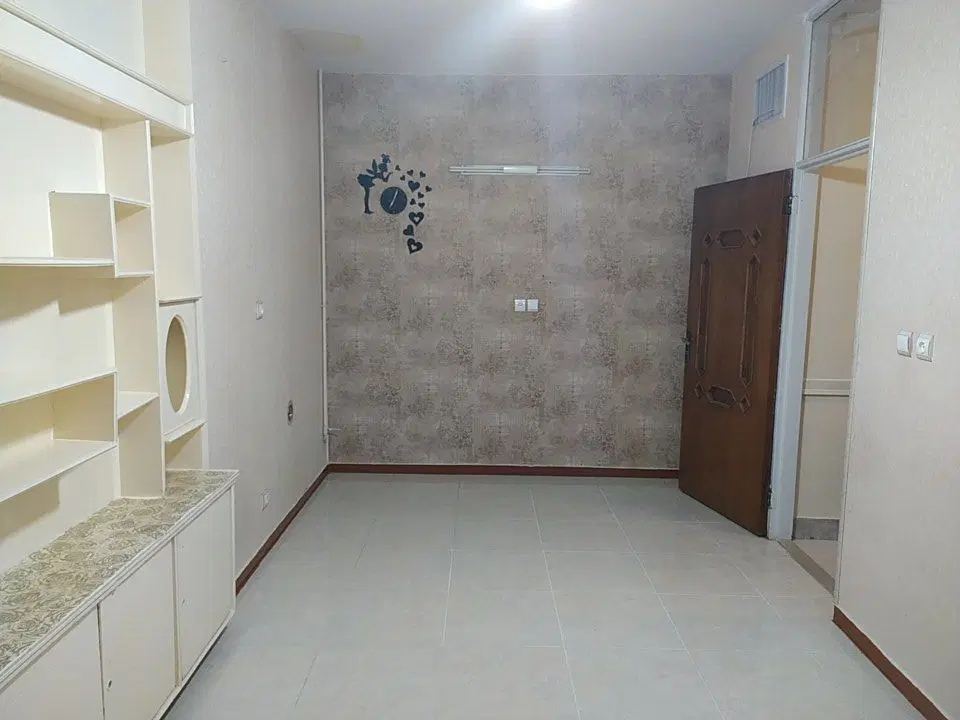 دفترکار یک قدمی بزرگمهر