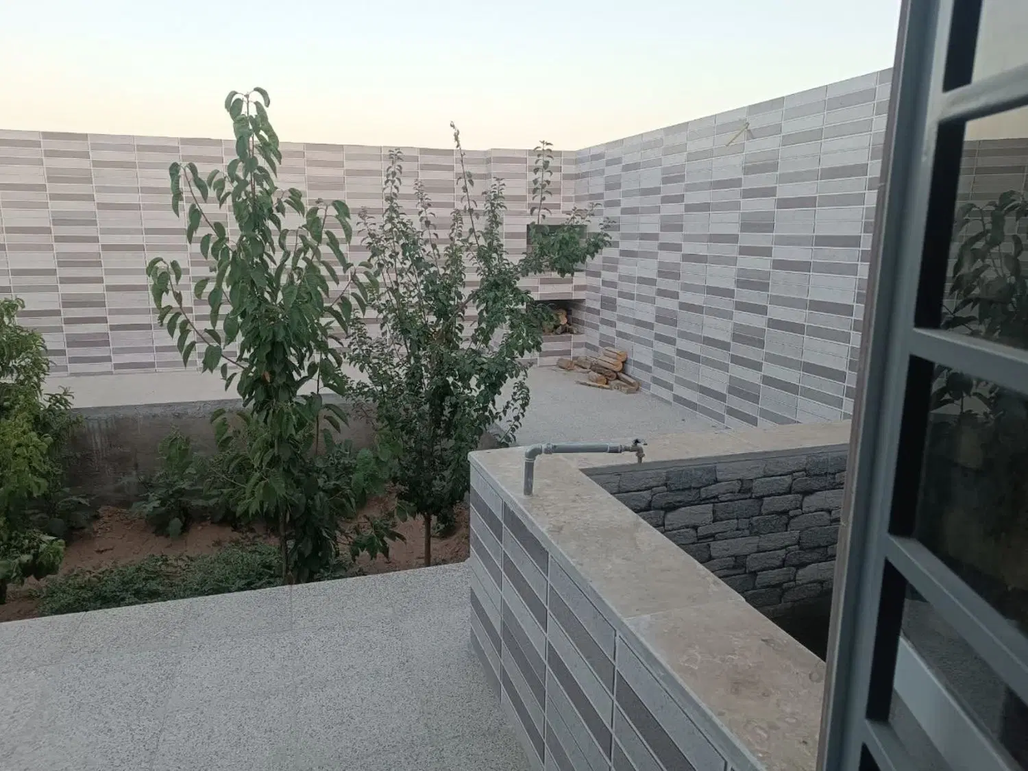 خانه نمیه ساز صالح آباد